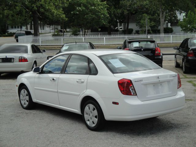 Suzuki Forenza 2007 photo 1