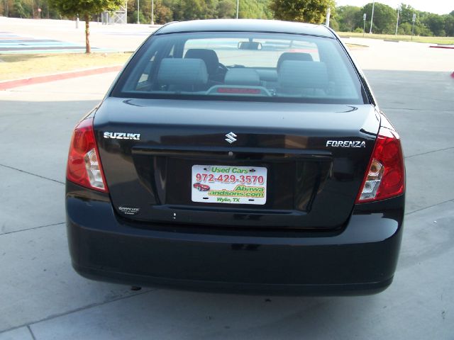 Suzuki Forenza 1LT AWD Sedan