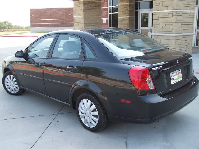 Suzuki Forenza 2007 photo 1