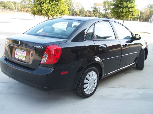 Suzuki Forenza 2007 photo 4