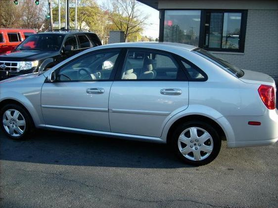 Suzuki Forenza 2007 photo 3