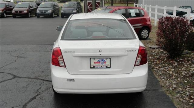 Suzuki Forenza 2007 photo 4