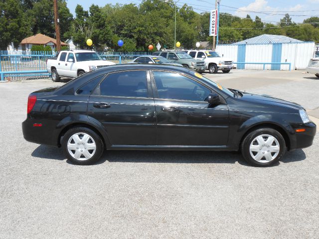 Suzuki Forenza Base Sedan