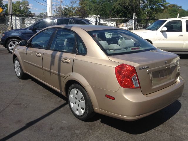 Suzuki Forenza 2007 photo 4