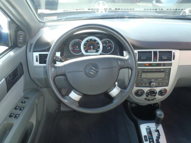 Suzuki Forenza 2007 photo 5