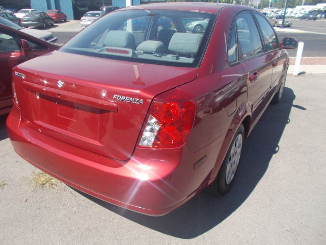 Suzuki Forenza 2007 photo 2