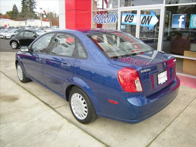 Suzuki Forenza 2007 photo 2