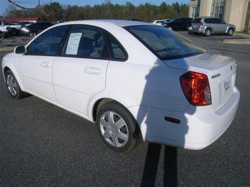 Suzuki Forenza 2007 photo 2