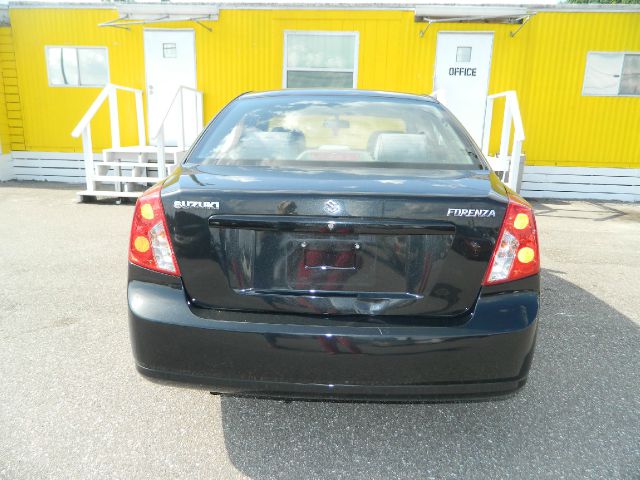 Suzuki Forenza 2007 photo 2