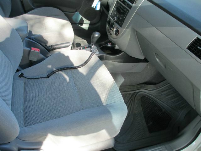 Suzuki Forenza 2007 photo 3