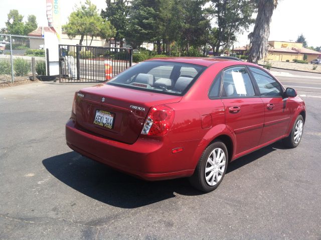 Suzuki Forenza 2007 photo 3