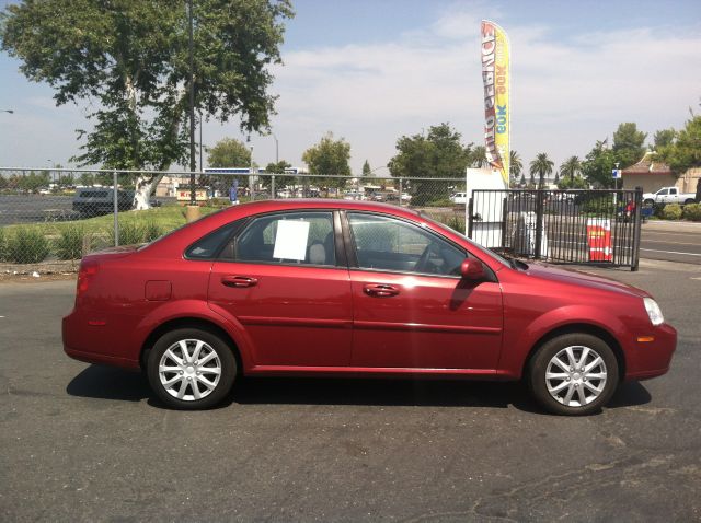 Suzuki Forenza 2007 photo 4