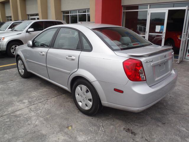 Suzuki Forenza 2007 photo 1