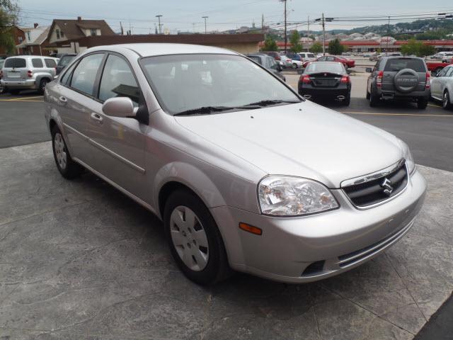 Suzuki Forenza 2007 photo 3