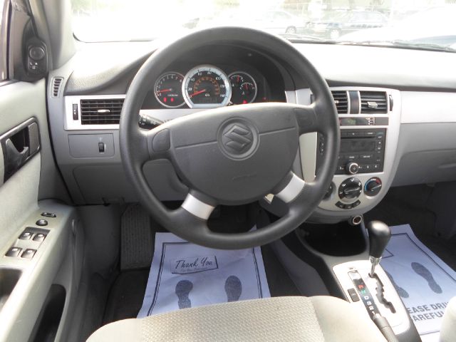 Suzuki Forenza 2007 photo 3