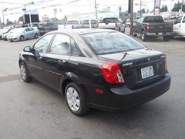 Suzuki Forenza 2007 photo 3