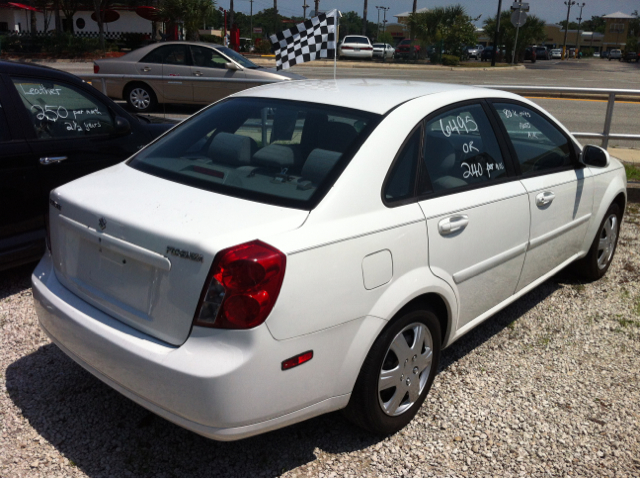 Suzuki Forenza Base Sedan