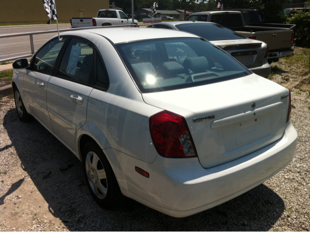 Suzuki Forenza 2007 photo 3