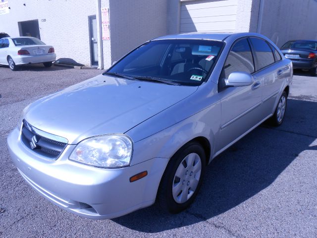 Suzuki Forenza 2007 photo 4