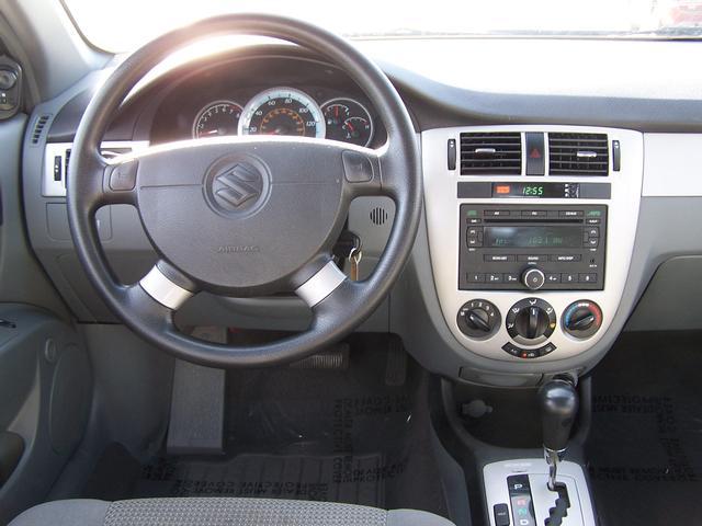 Suzuki Forenza 2007 photo 5