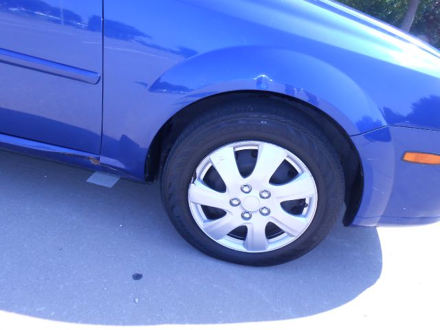 Suzuki Forenza 2007 photo 2