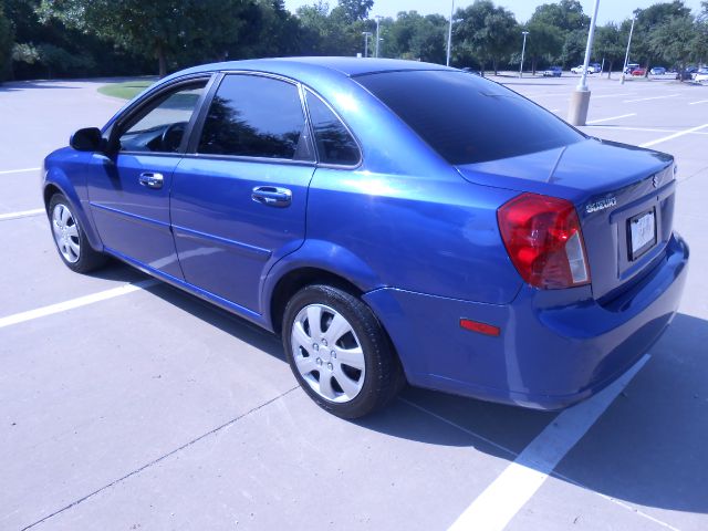 Suzuki Forenza 2007 photo 4