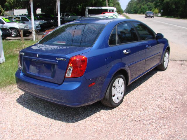 Suzuki Forenza 2007 photo 4