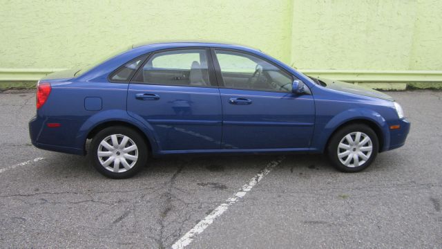 Suzuki Forenza 2008 photo 2