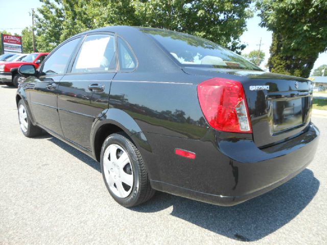 Suzuki Forenza 2008 photo 11