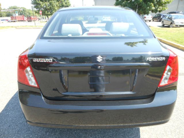 Suzuki Forenza 2008 photo 9