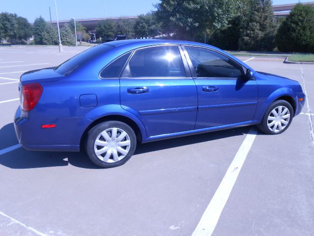 Suzuki Forenza 2008 photo 4