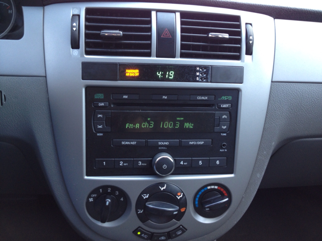 Suzuki Forenza 2008 photo 11