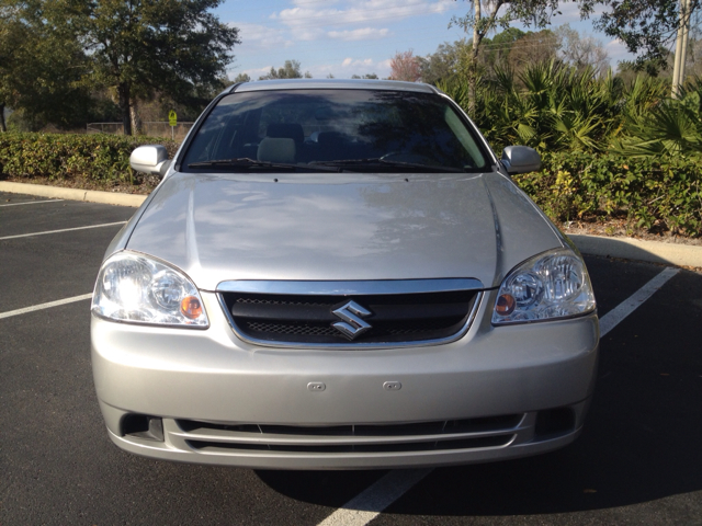 Suzuki Forenza 2008 photo 16