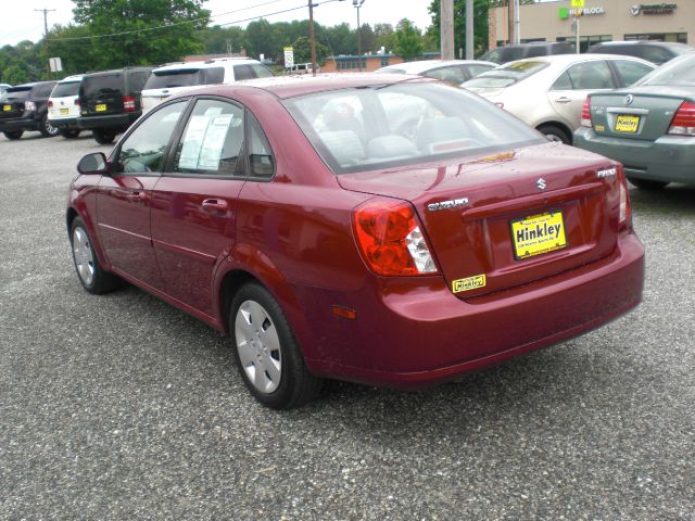 Suzuki Forenza 2008 photo 2