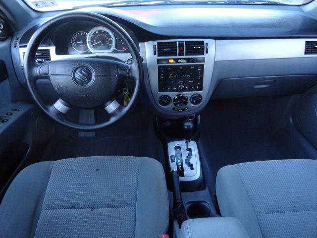 Suzuki Forenza 2008 photo 12