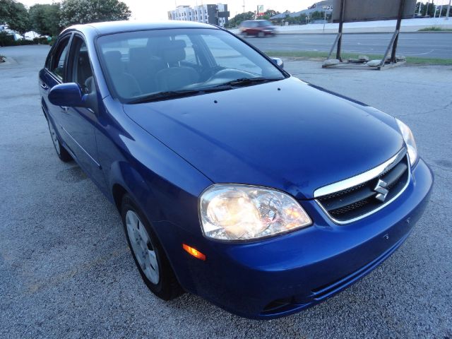 Suzuki Forenza 2008 photo 16