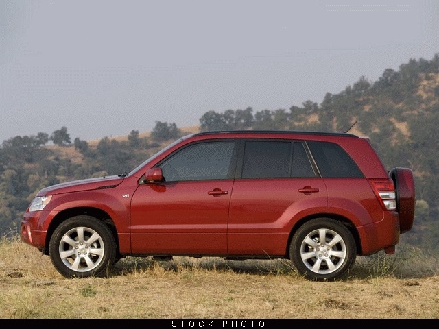 Suzuki Grand Vitara 2010 photo 3