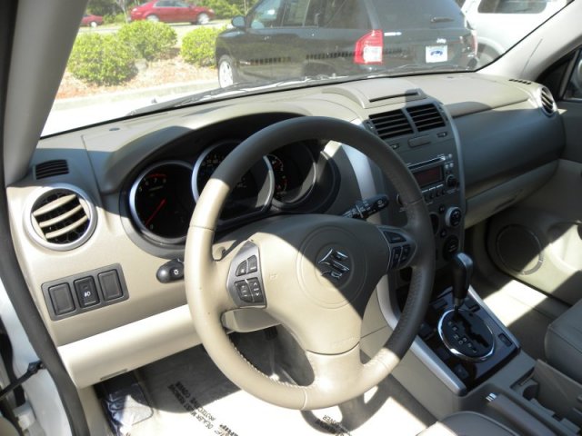 Suzuki Grand Vitara 2010 photo 2