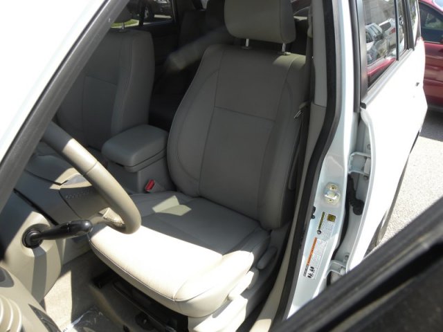 Suzuki Grand Vitara 2010 photo 4