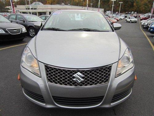 Suzuki Kizashi 2010 photo 1