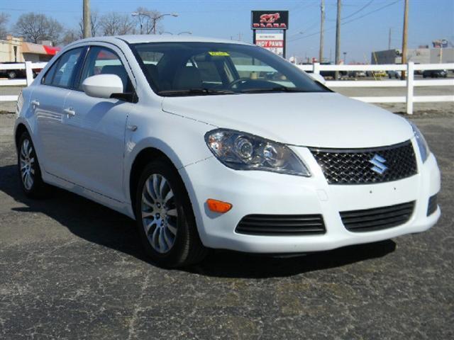 Suzuki Kizashi 2010 photo 2