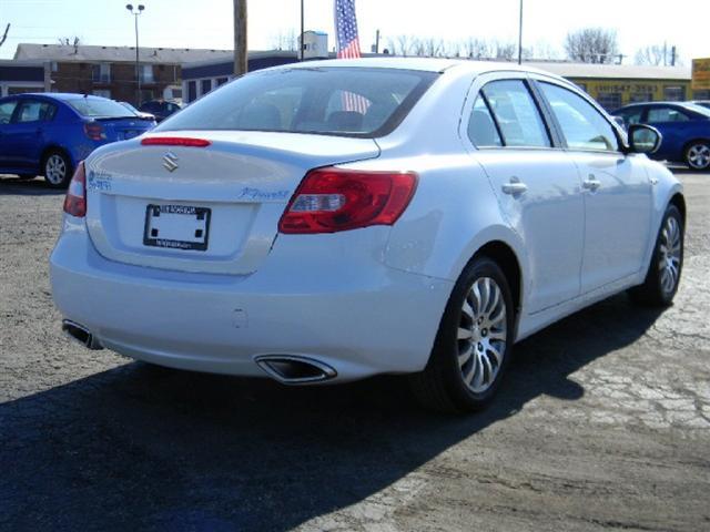 Suzuki Kizashi 2010 photo 3