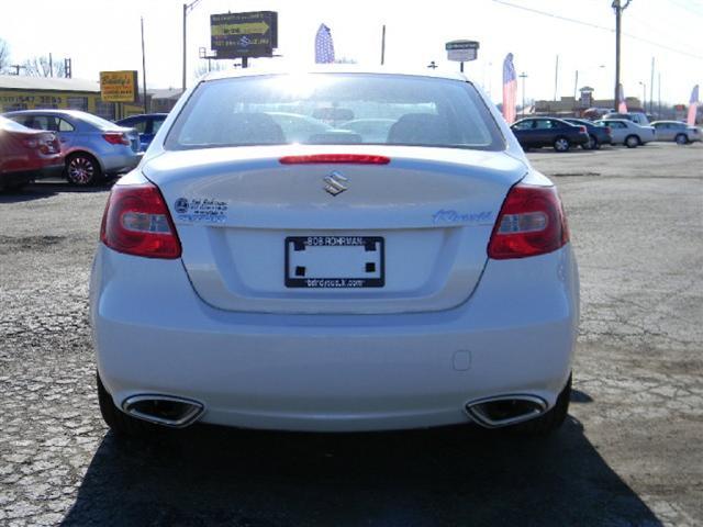 Suzuki Kizashi 2010 photo 4