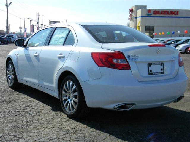 Suzuki Kizashi 2010 photo 5