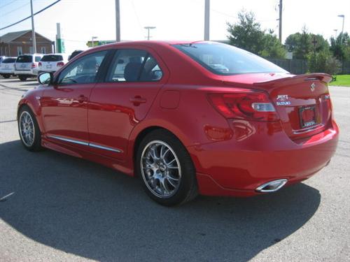 Suzuki Kizashi 2010 photo 2