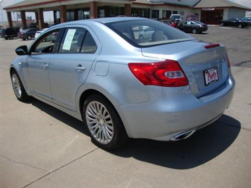 Suzuki Kizashi 2010 photo 2