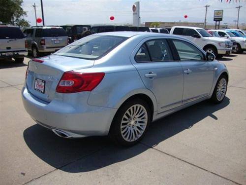 Suzuki Kizashi 2010 photo 4