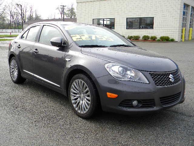 Suzuki Kizashi 2010 photo 2