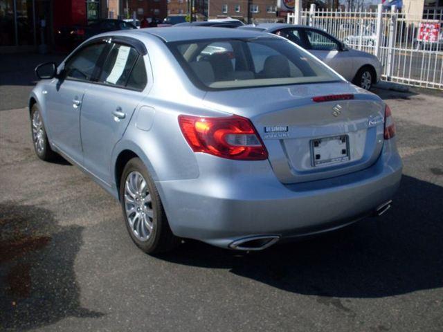 Suzuki Kizashi 2010 photo 2