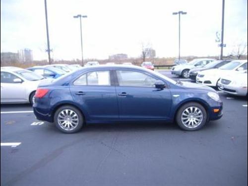 Suzuki Kizashi 2010 photo 2